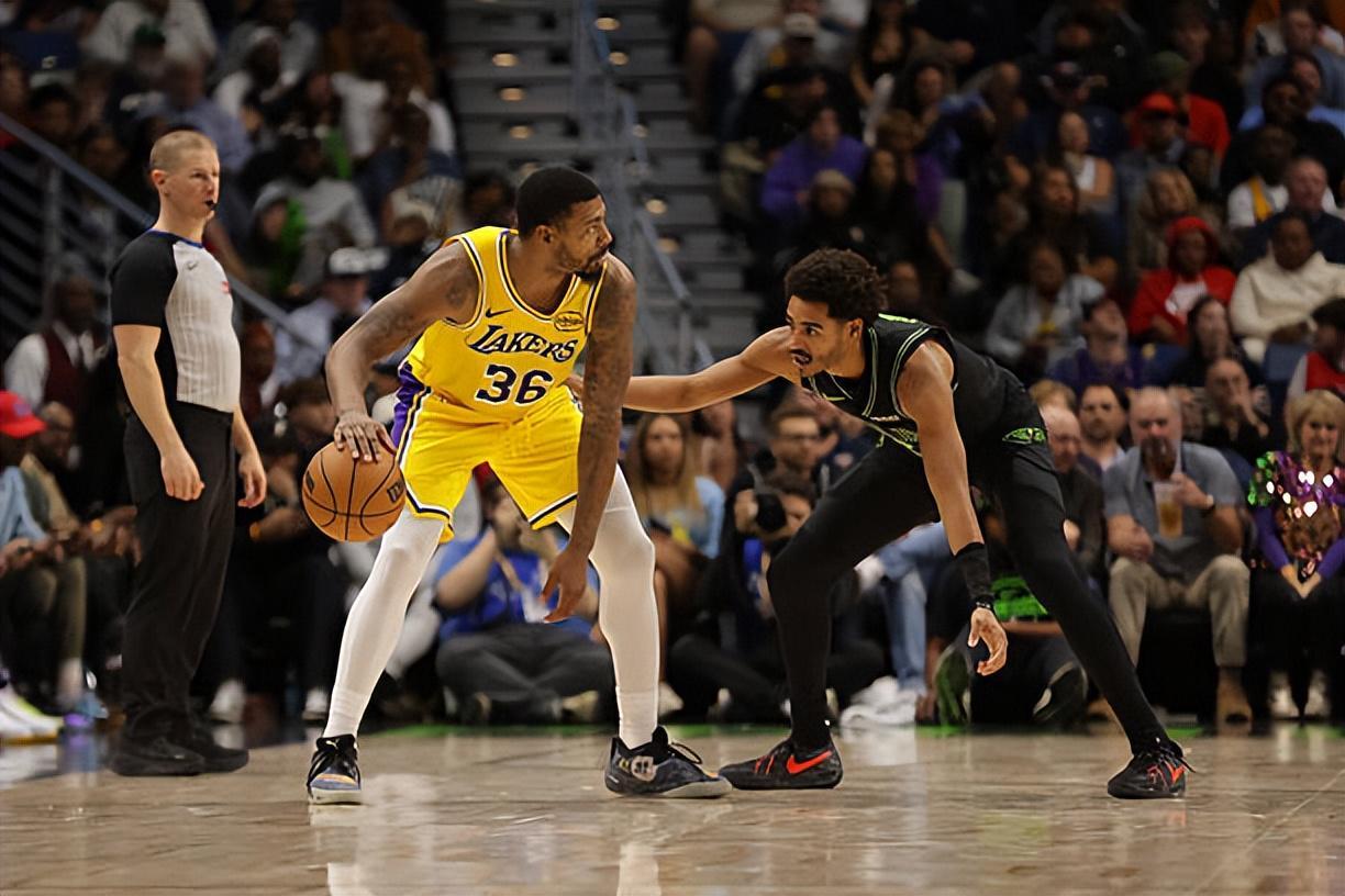 进攻端手感不错,湖人后场大闸难得起到了决定性的作用?