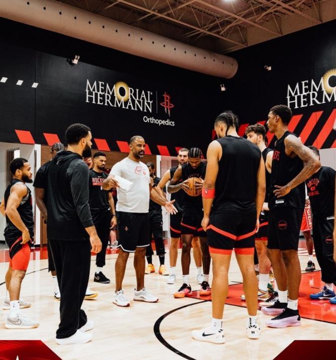 恭喜火箭队！5人训练营正式开启，3老将带2新人，饼皇对位老格林