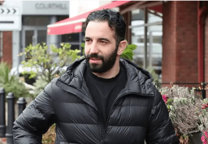 绝了,才从曼联下课!阿莫林喜笑颜开,明着摆烂,球迷嘘声一片|保时捷|欧冠|葡萄牙|失业者|娇妻_新浪体育_新浪新闻